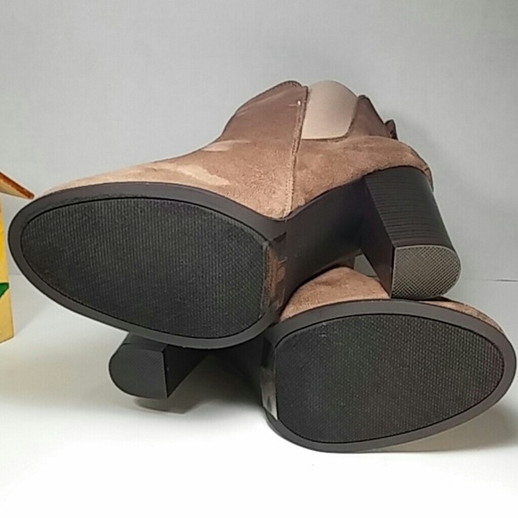 🆕 Taupe Chelsea Boot Faux Suede Chunky Heel 🆕 - Picture 7 of 8